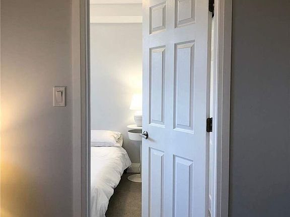 4th image of 230 South Kingsway #9