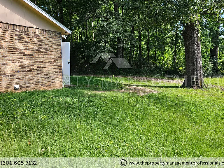 1732 Brookhollow Cir — Photo 25