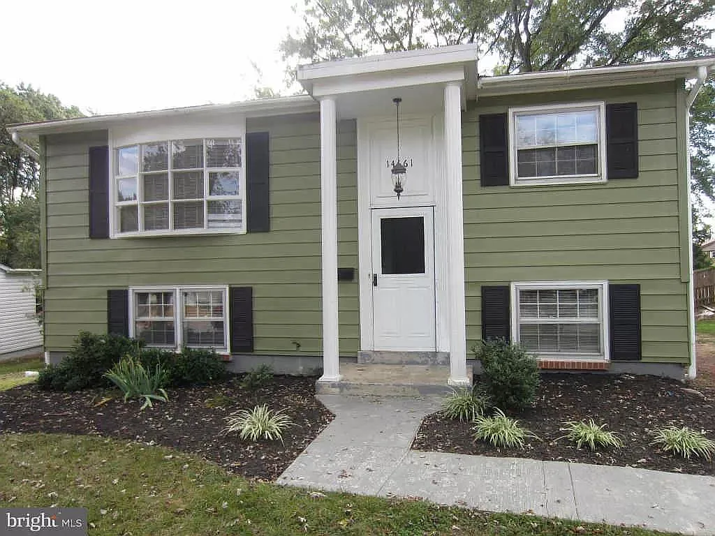 14661 Cloverdale Rd — Photo 1
