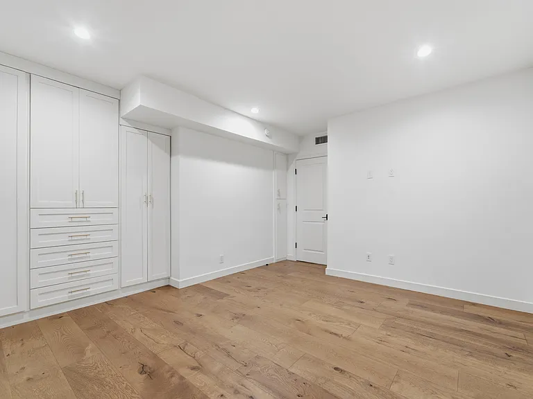 393 Huntley Dr — Photo 10