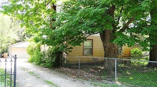 2nd image of 9222 Main St