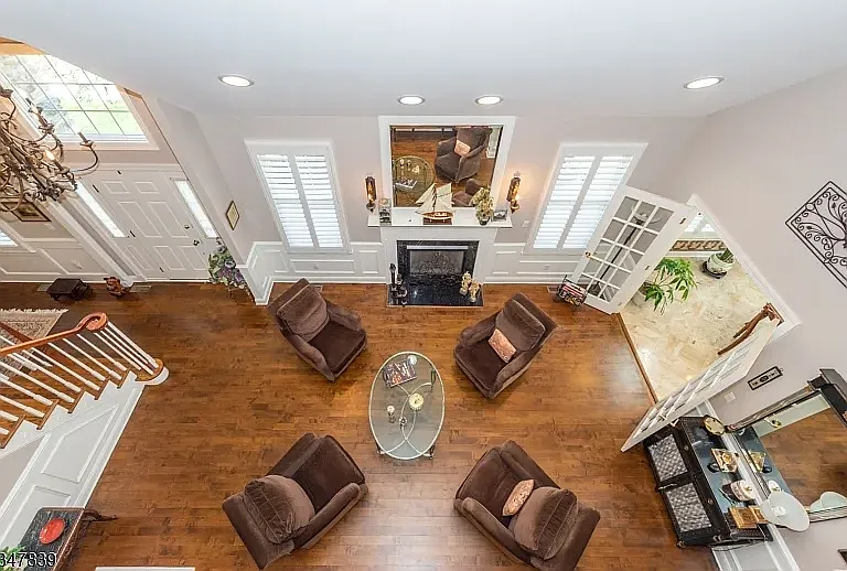 Briar Ct — Photo 17