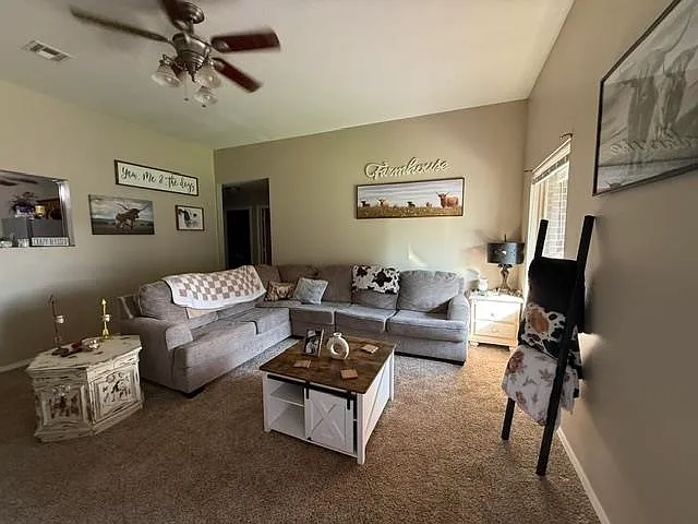3215 Highland Dr — Photo 2