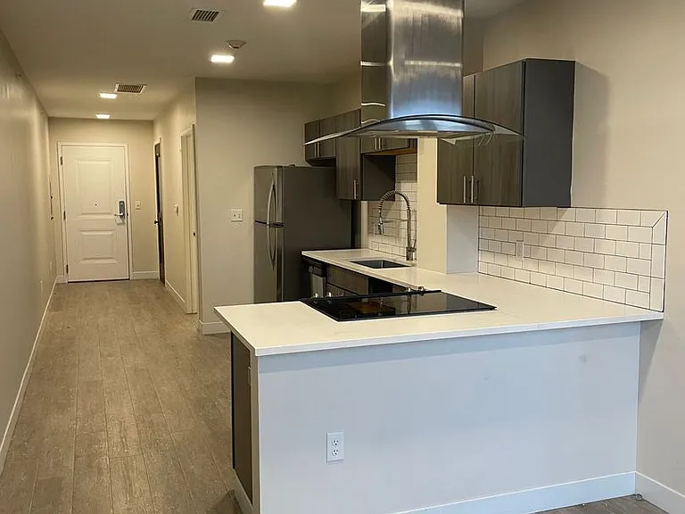 65 W Broad St — Photo 19