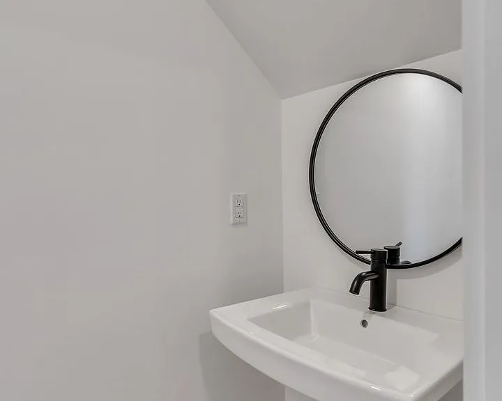102 Duke St #17 — Photo 9