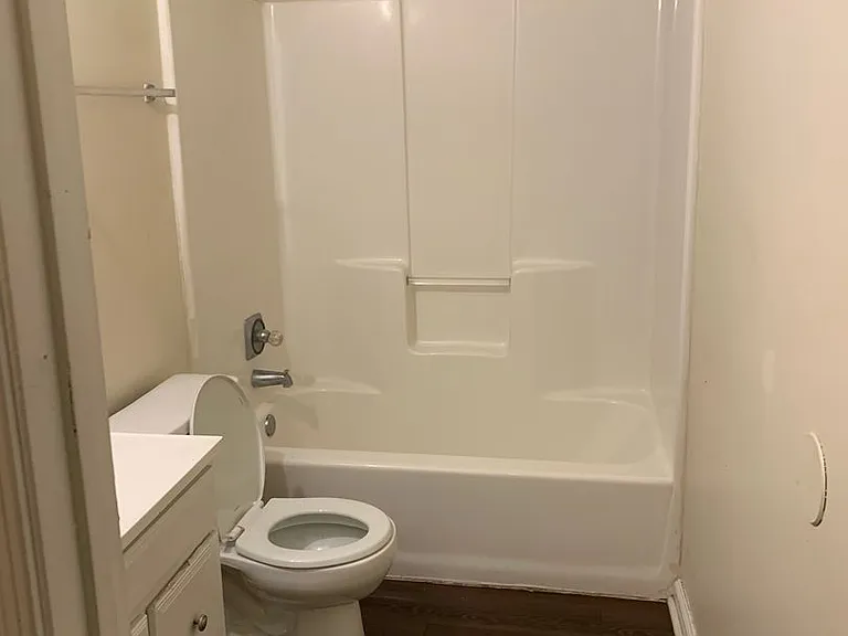 1009A University St — Photo 5