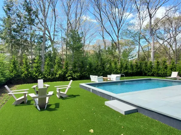 https://photos.zillowstatic.com/fp/a2205cdbf7d118d92b9a23a903f03275-p_e.webp