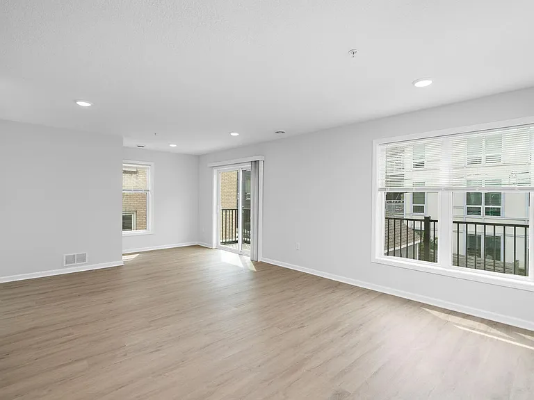 1721 Lagoon Avenue — Photo 6