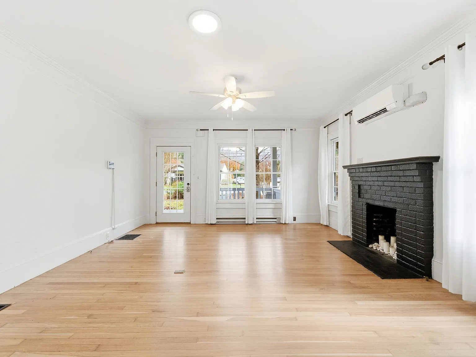 1458 S Main St — Photo 1