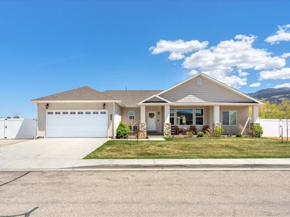 4544 N Prospector Ln, Enoch, UT 84721