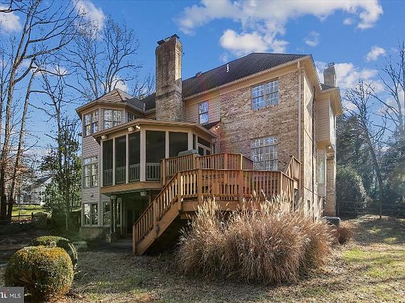 4th image of 2988 Westhurst Ln