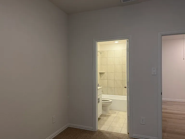 716 Edgehurst Dr — Photo 5