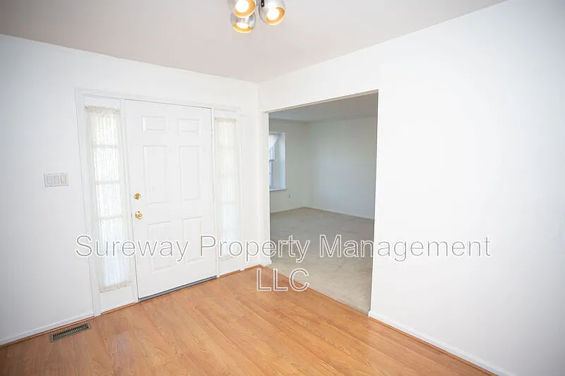 4 bed, 2.5 bath, 2250 sqft, $3,900 — Photo 4