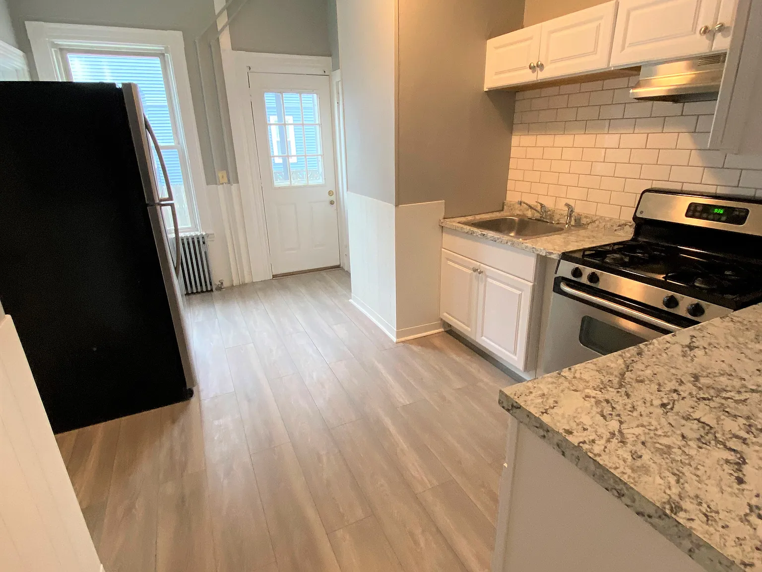 2 bed, 800 sqft, $2,300 — Photo 4