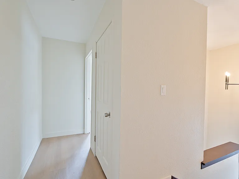2214 Thomas St — Photo 25