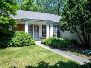 927 Oak Ridge Dr, Streamwood, IL 60107