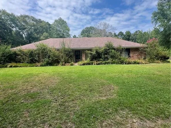 5627 Pinekraft Dr, Pineville, LA 71360