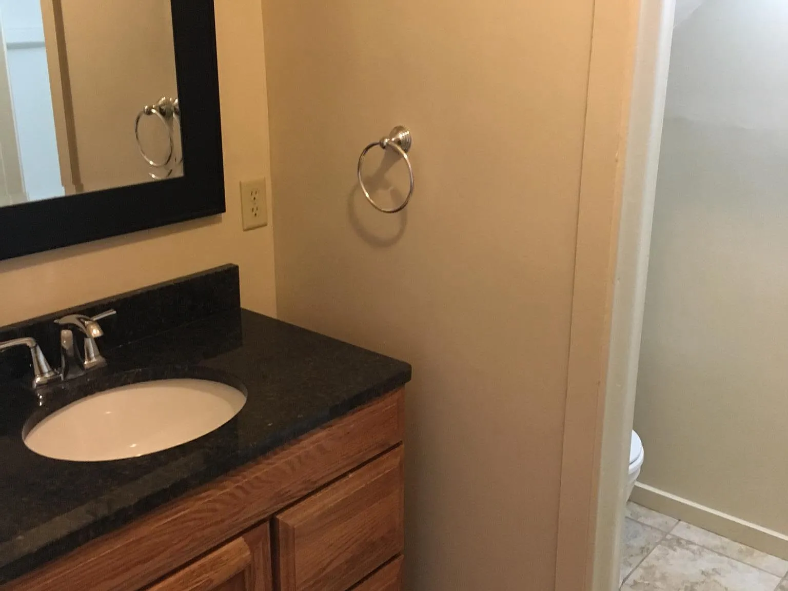 2 bed, 1100 sqft, $1,700 — Photo 2