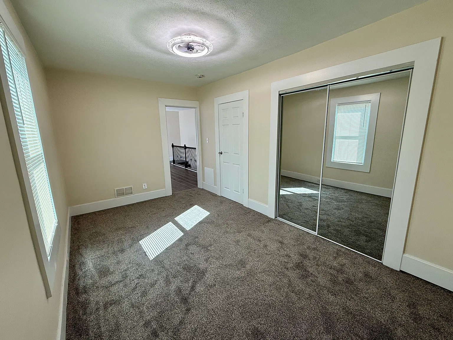 1 bed, 900 sqft, $1,100 — Photo 4