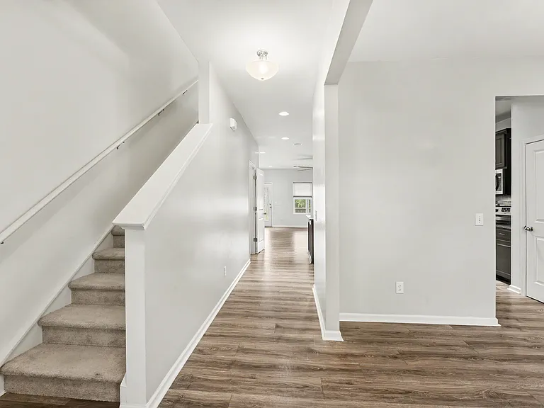 121 Rockingham Way — Photo 14