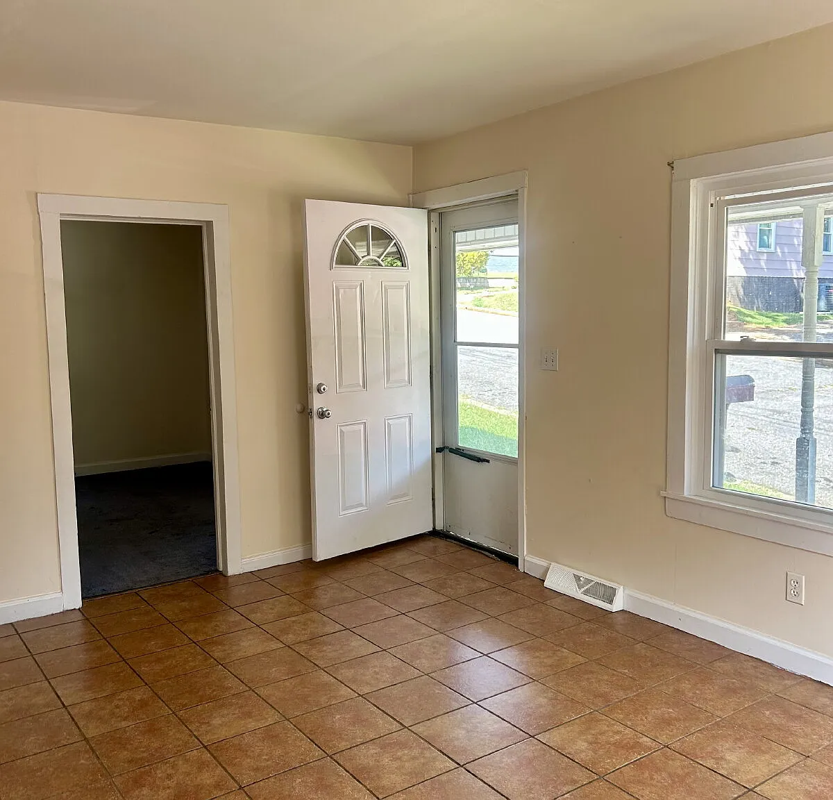 2 bed, 1.0 bath, 768 sqft, $900 — Photo 3