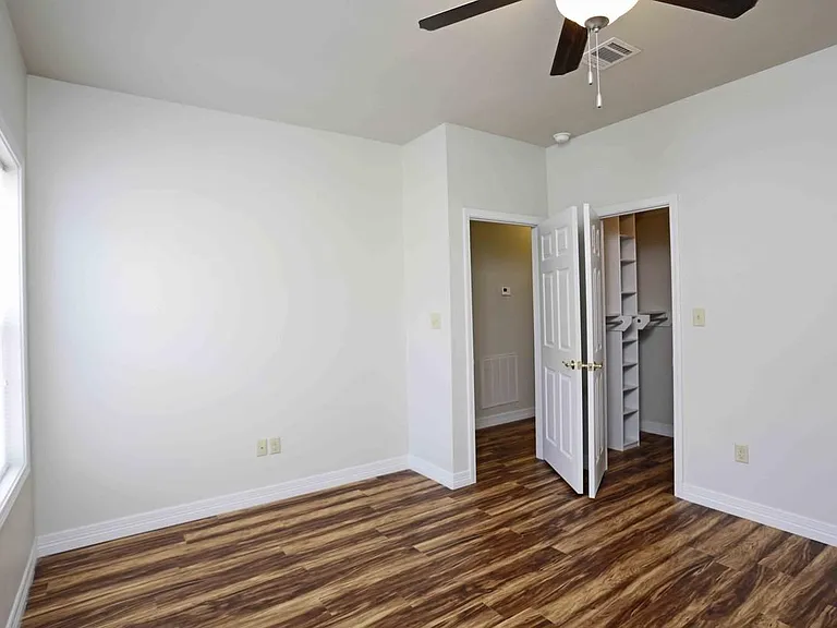 200 Fieldstone Ln — Photo 8