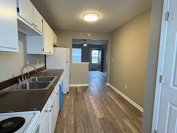 4th image of 201-389 Poplar Cir #381A