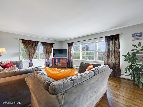 3rd image of 6817 N Ozark Ave APT 3A