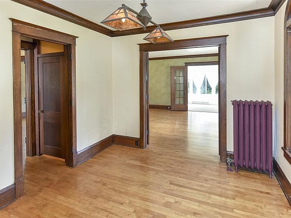 Foyer View to Living Room and 4 Season Room