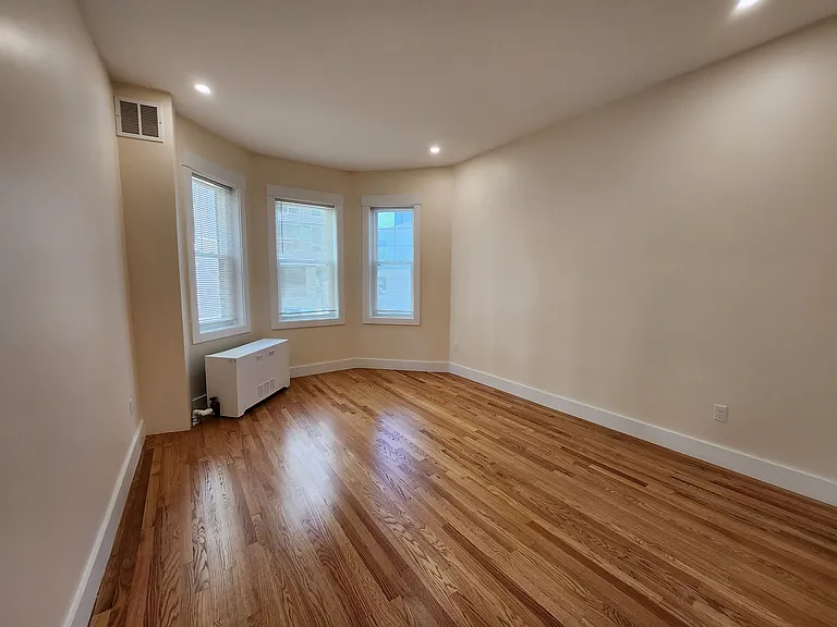 31 Peterborough Street — Photo 32