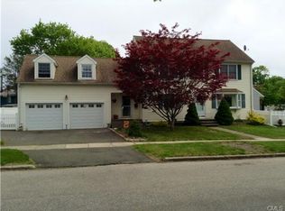 15 Unity Dr, Stratford, CT 06614