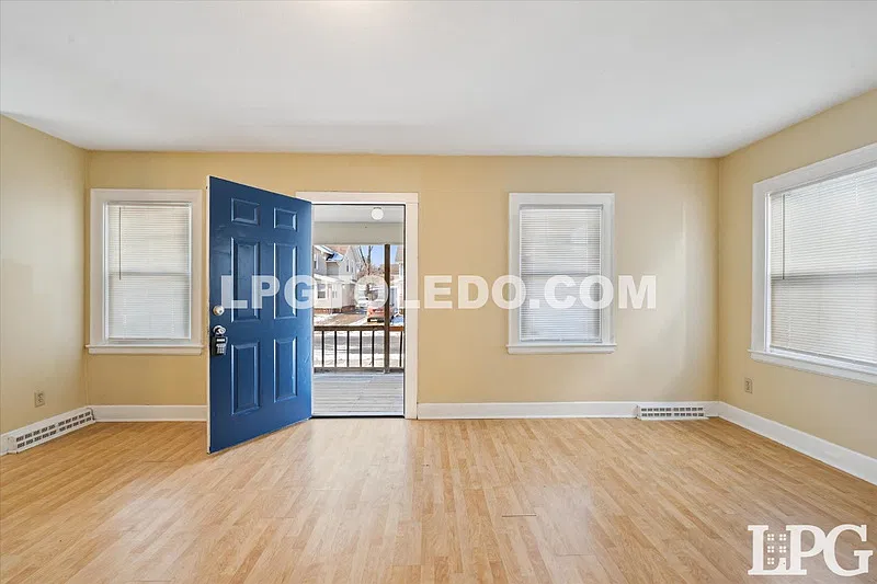 4 bed, 2.0 bath, 1362 sqft, $1,325 — Photo 2