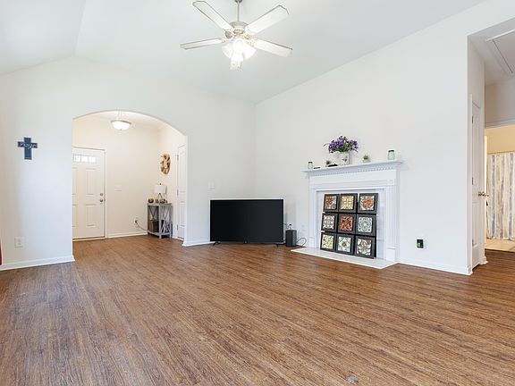 4th image of 4842 Cove Ln