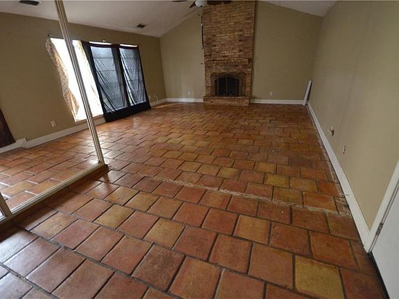 5th image of 3502 Cresthill Dr