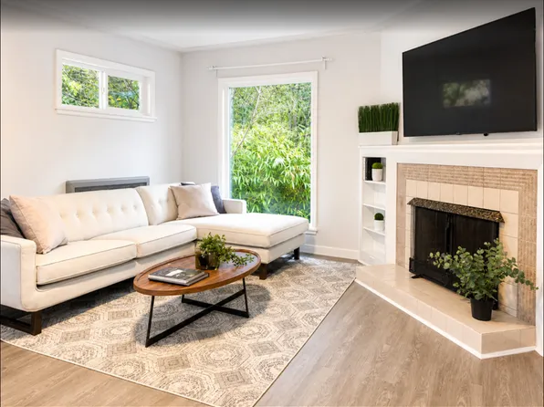3155 Highland Blvd #7, North Vancouver, BC V7R 2X5