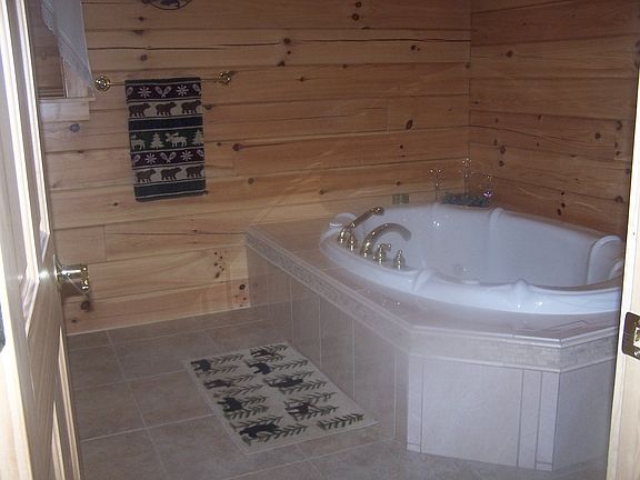 Deluxe guest bath room