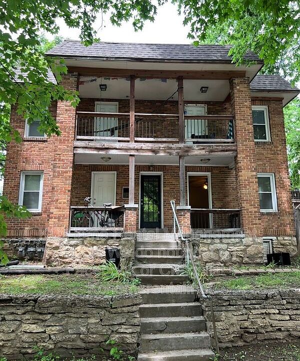 1st image of 1112 W 41st Ter APT 1E