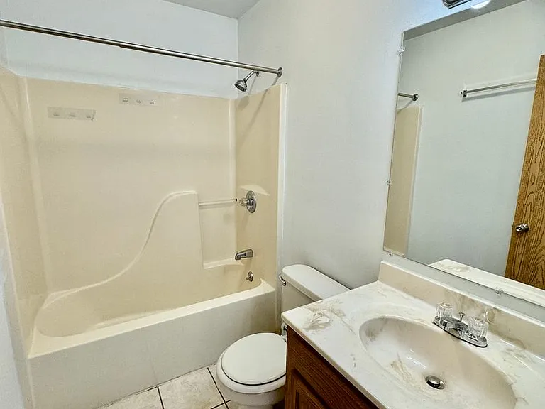 605 W Cross St — Photo 9