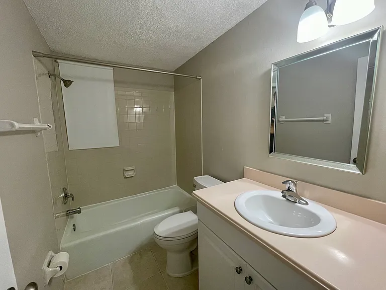 619 Shore Rd — Photo 15