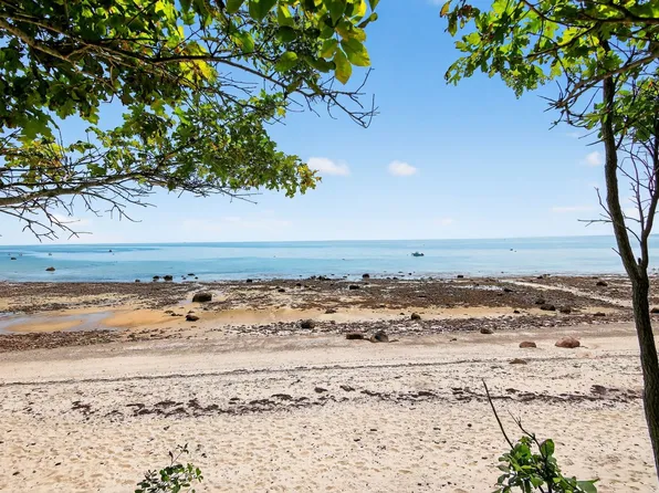 (undisclosed Address), Plymouth, MA 02360