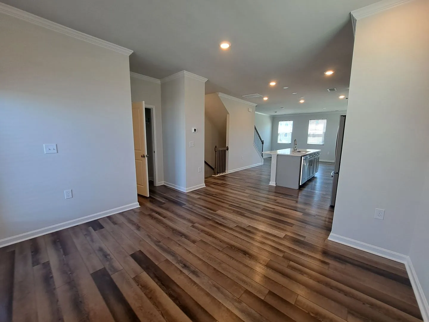 Ready to rent! End-Unit townhome in Olde Towne Subdivision! 3 Stories with a 1 car garage — Photo 3