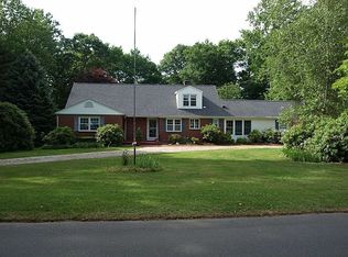 12 Powder Horn Hl, Brookfield, CT 06804