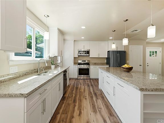 5th image of 24041 Gilmore St