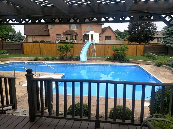 3rd image of 615 Lantana Ct