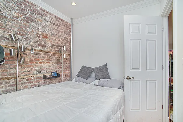 Rented by Keller Williams NYC | media 17