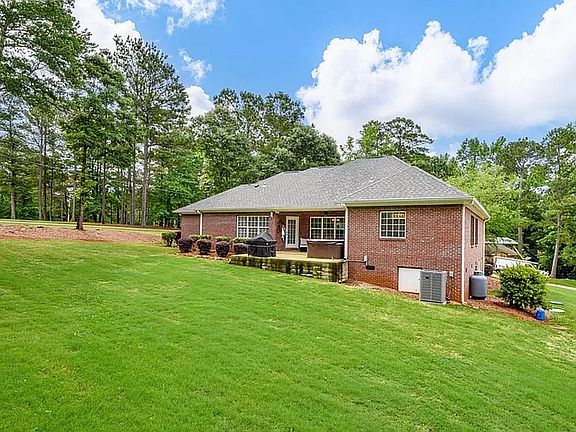 3rd image of 20 Pineview Ln