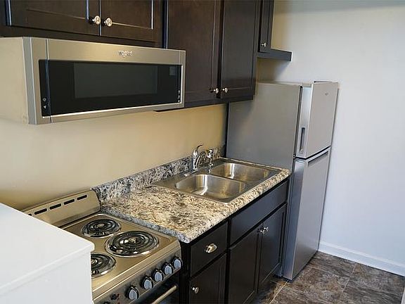 3rd image of 1807 Ford Pkwy #7-C