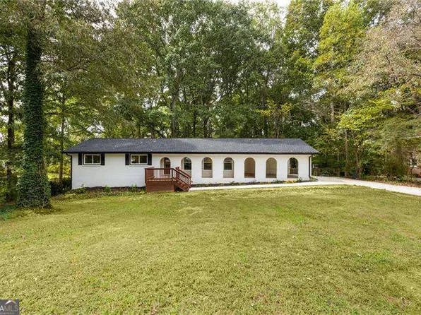 1019 Crestwood Ln, Stone Mountain, GA 30087
