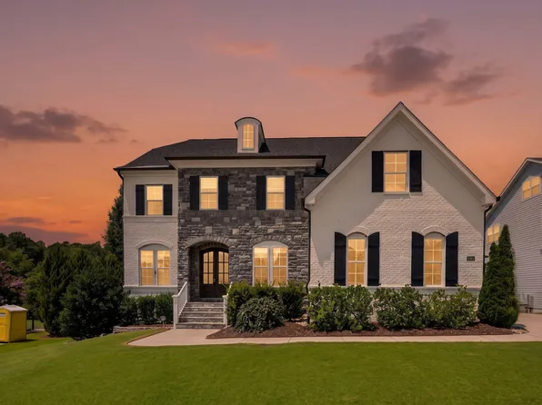 5105 Gansett Ln, Raleigh, NC 27612