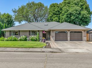1869 Canyon Ave, Medford, OR 97504